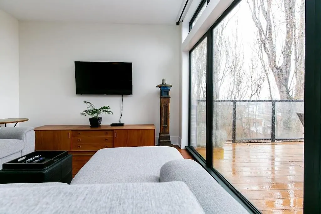 Downtown Victoria Penthouse Apartment
