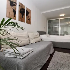 https://balcony-apartment-next-to-opera.vienna-besthotels.com